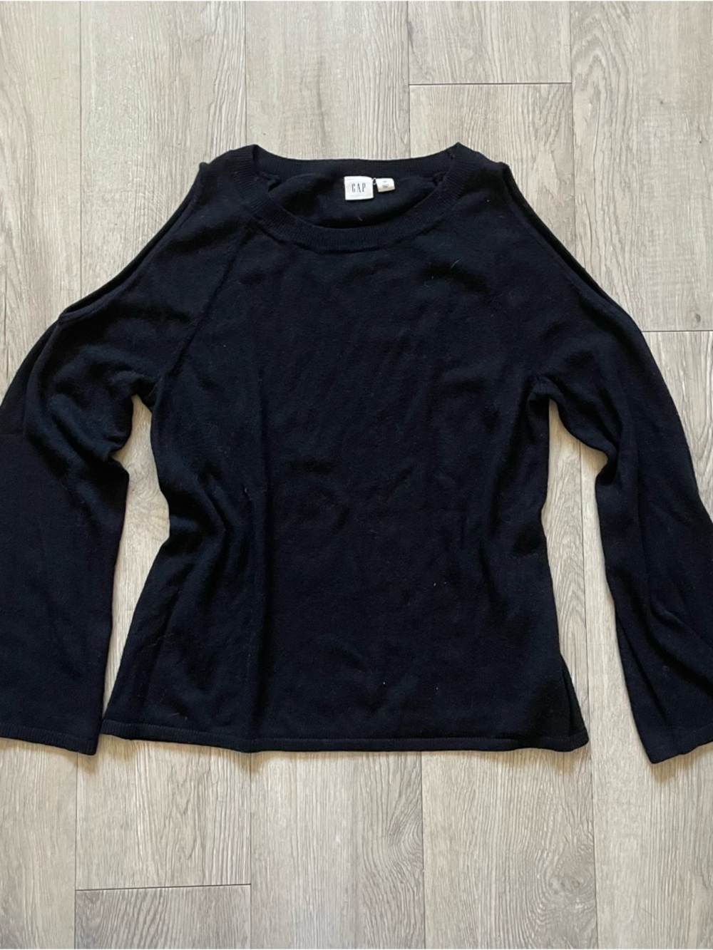 GAP Black Cold-Shoulder Long-Sleeve Top